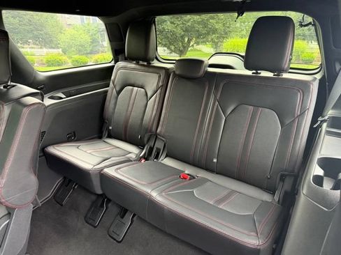 Used 2023 Ford Expedition Limited AWD/4WD image 21