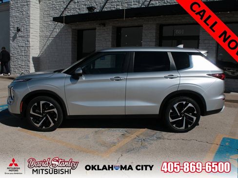 Used 2023 Mitsubishi Outlander SE Black Edition image 10