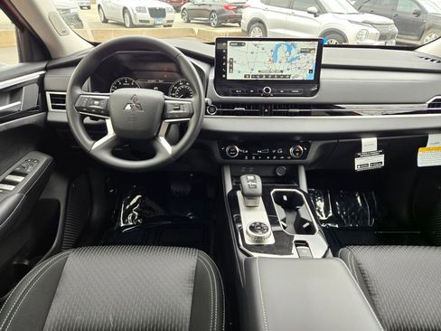 New 2026 Mitsubishi Outlander ES image 12