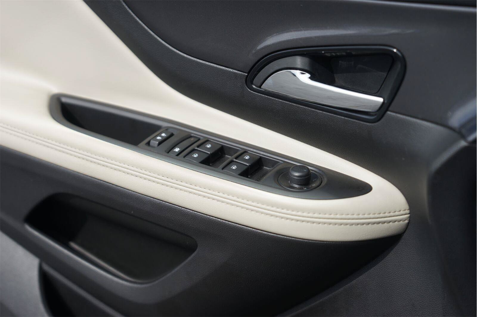 Used 2019 Buick Encore Essence FWD image 29