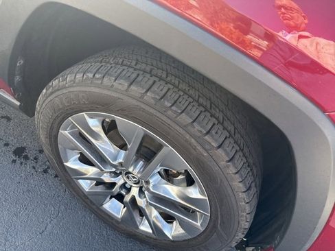 Used 2019 Toyota RAV4 Limited image 13