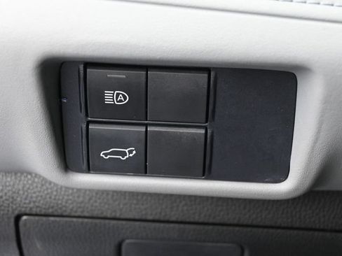 Used 2021 Toyota Highlander XLE FWD image 37