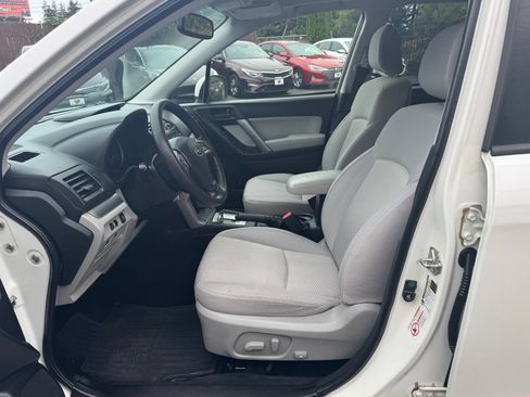 Used 2014 Subaru Forester 2.5i Premium w/ Popular Package #2 AWD/4WD image 9
