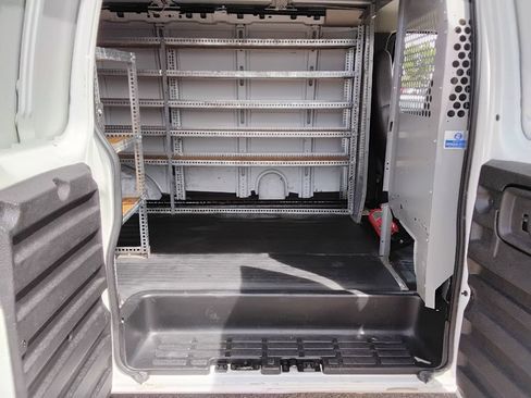 Used 2005 GMC Savana 3500 RWD image 16