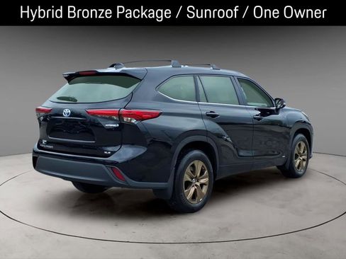 Used 2023 Toyota Highlander Bronze Edition AWD/4WD image 9