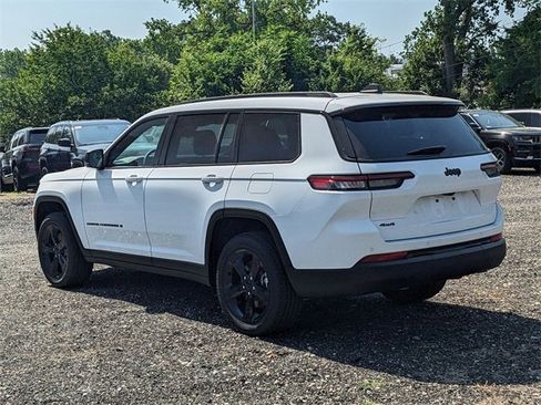 New 2025 Jeep Grand Cherokee L Altitude image 4