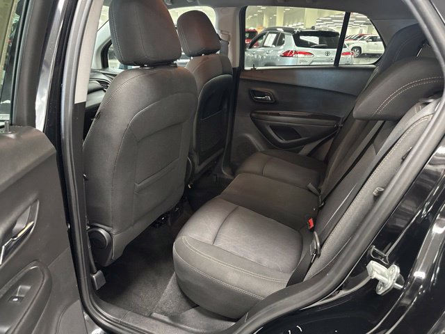 Used 2020 Chevrolet Trax LT FWD image 17