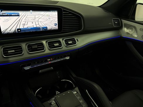 Used 2025 Mercedes-Benz GLS 450 4MATIC image 29