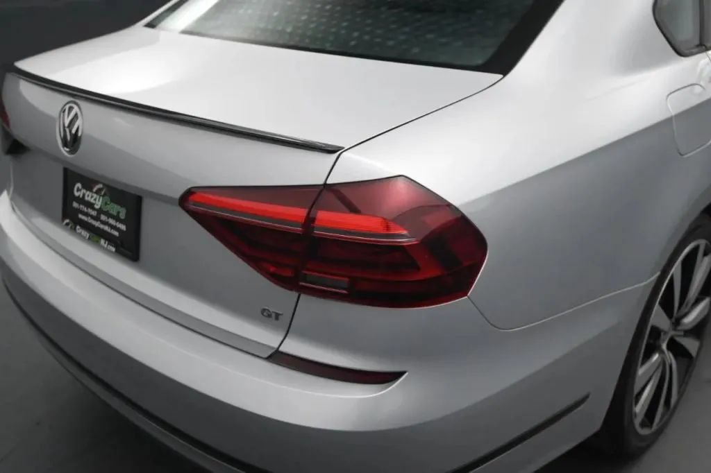 Used 2018 Volkswagen Passat GT FWD image 14