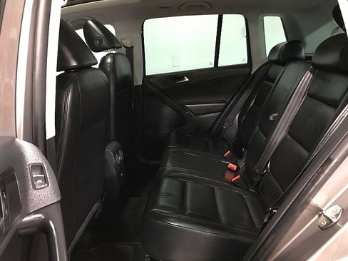 Used 2011 Volkswagen Tiguan 2WD image 17