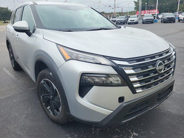Used 2025 Nissan Rogue SV AWD/4WD image 4
