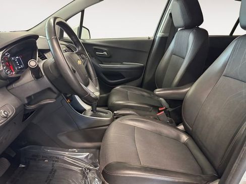 Used 2022 Chevrolet Trax LT w/ Sport Edition image 7