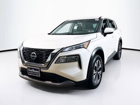 Used 2023 Nissan Rogue SV image 3