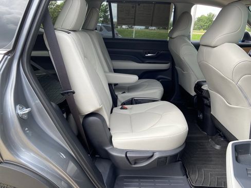 Used 2026 Toyota Grand Highlander FWD image 16