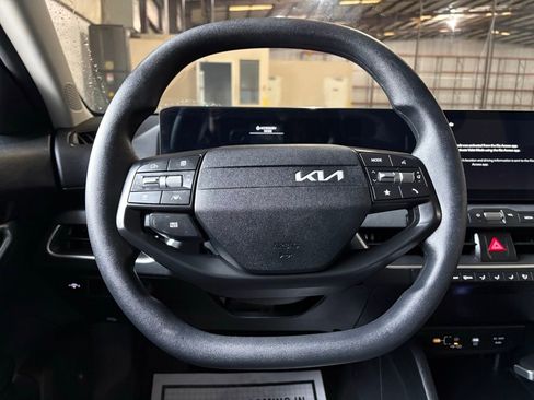 Used 2025 Kia K4 LXS image 24