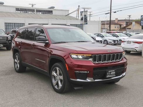 Used 2021 Jeep Grand Cherokee L Limited image 3