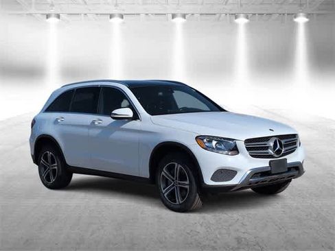 Used 2018 Mercedes-Benz GLC 300 4MATIC image 2