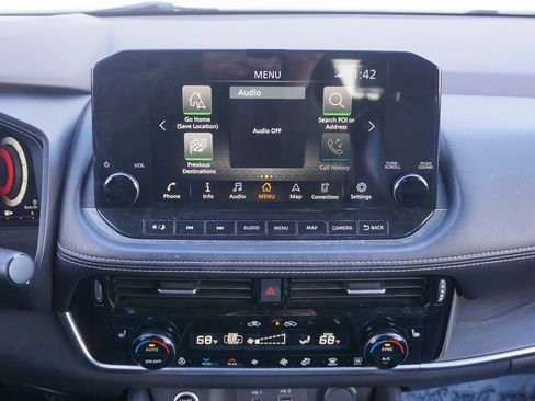 Used 2021 Nissan Rogue Platinum image 14