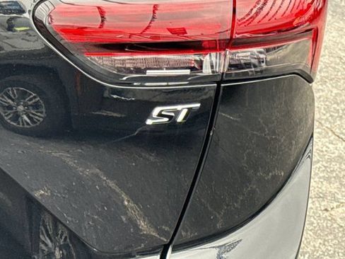 Used 2022 Buick Envision Essence w/ Technology Package II AWD/4WD image 10