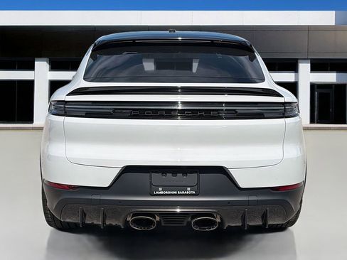 Used 2024 Porsche Cayenne Turbo GT image 4