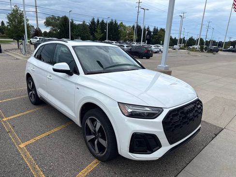Used 2023 Audi Q5 2.0T Premium Plus w/ Premium Plus Package AWD/4WD image 3