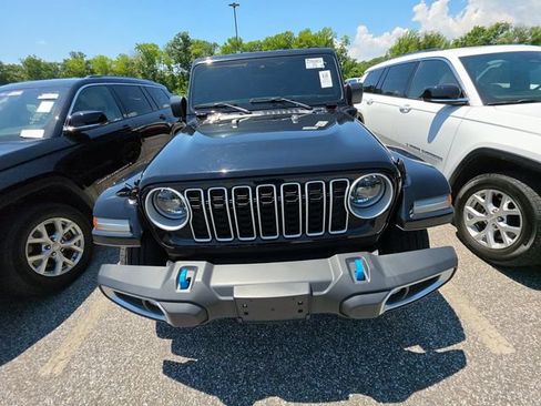 Used 2024 Jeep Wrangler Unlimited Sahara AWD/4WD image 2