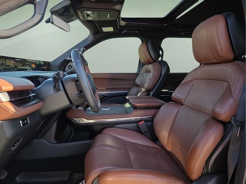 Used 2025 Lincoln Navigator Reserve image 15