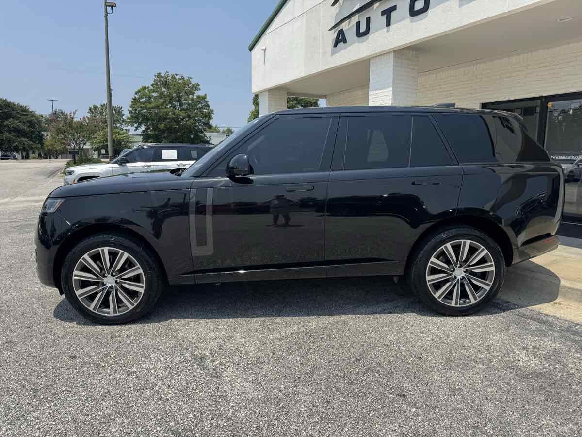 Used 2023 Land Rover Range Rover SE AWD/4WD image 9