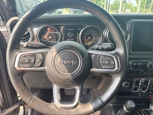 Used 2022 Jeep Wrangler Unlimited Sahara AWD/4WD image 16