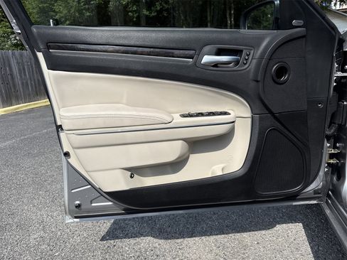 Used 2018 Chrysler 300 Limited w/ Safetytec Plus Group image 14