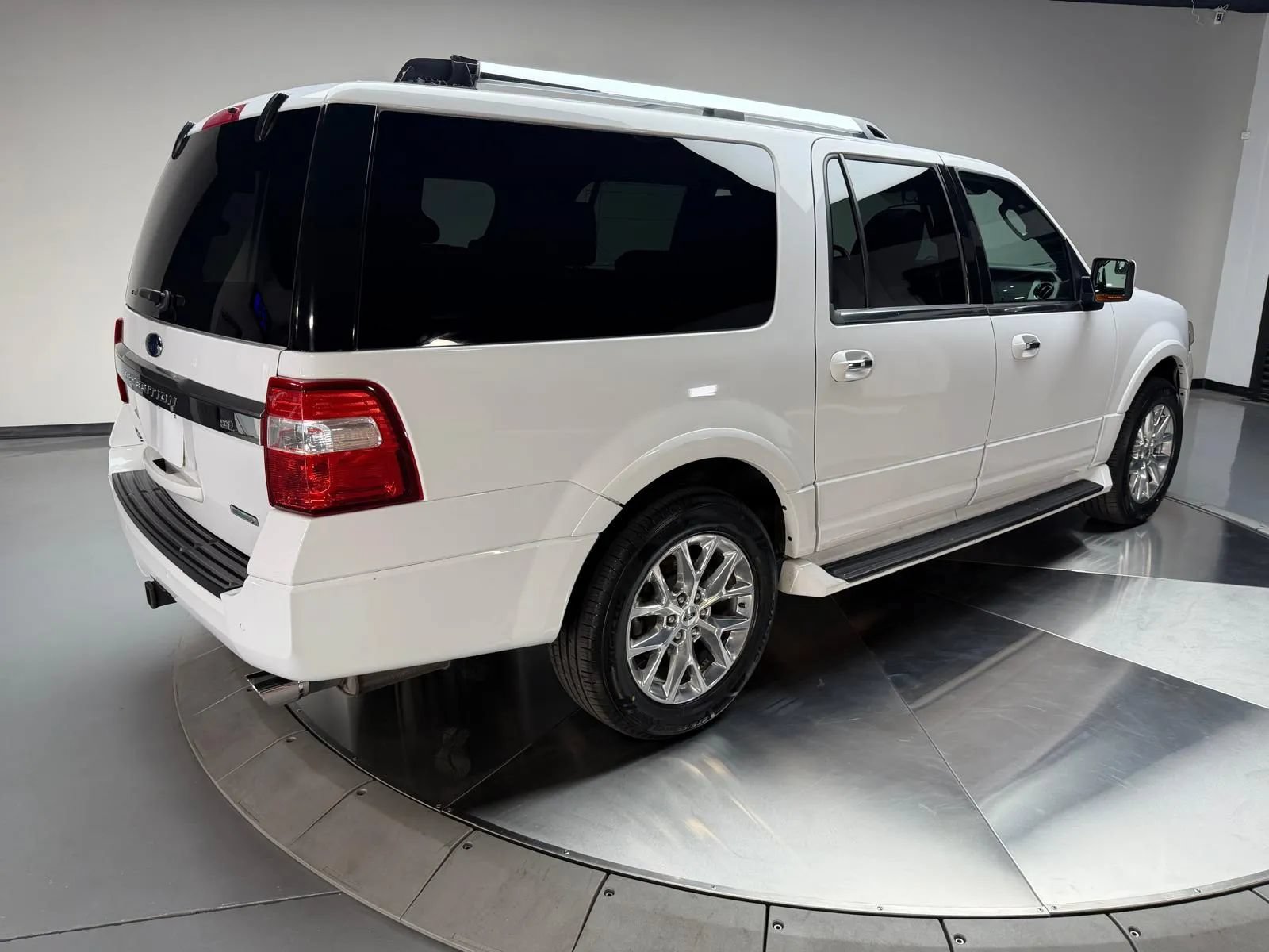 Used 2017 Ford Expedition EL Limited RWD image 2