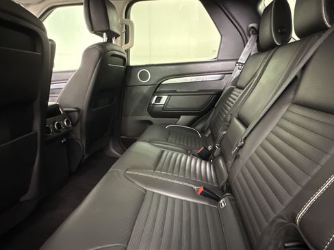 Used 2017 Land Rover Discovery First Edition AWD/4WD image 24