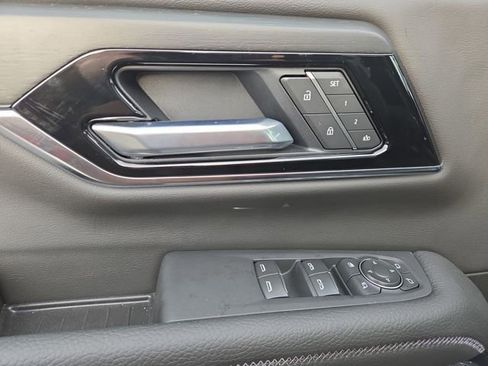 Used 2025 GMC Yukon XL Denali w/ Denali Reserve Package image 16