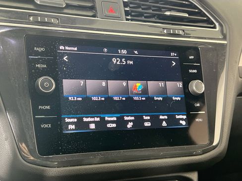 Used 2023 Volkswagen Tiguan SE R-Line image 14