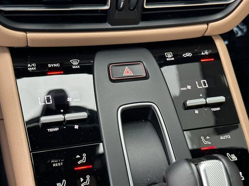 Certified 2025 Porsche Macan image 21