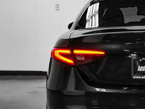 Used 2020 Alfa Romeo Giulia w/ Nero Edizione RWD image 40