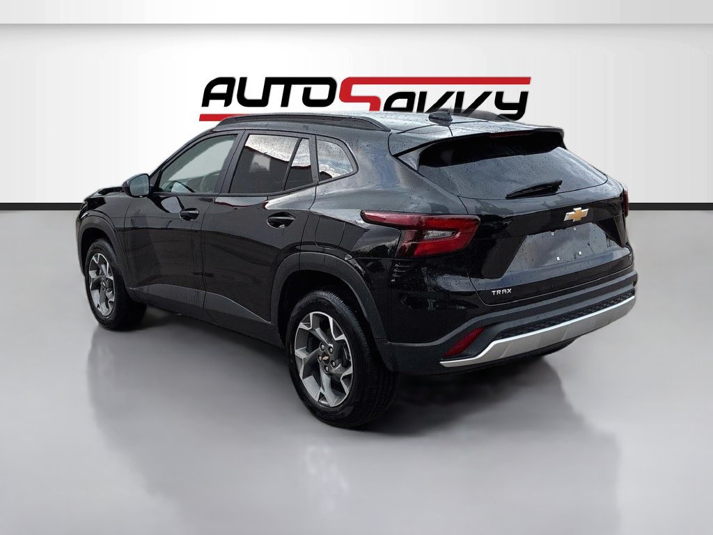 Used 2026 Chevrolet Trax LT FWD image 5