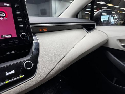 Used 2021 Toyota Corolla LE image 27