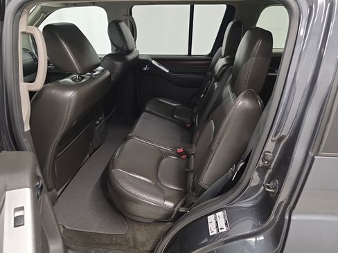 Used 2012 Nissan Pathfinder LE AWD/4WD image 8
