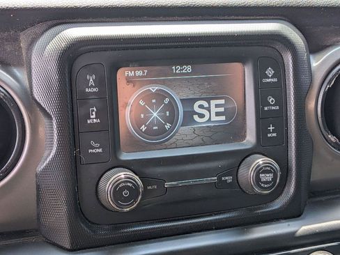 Used 2019 Jeep Wrangler Sport AWD/4WD image 11