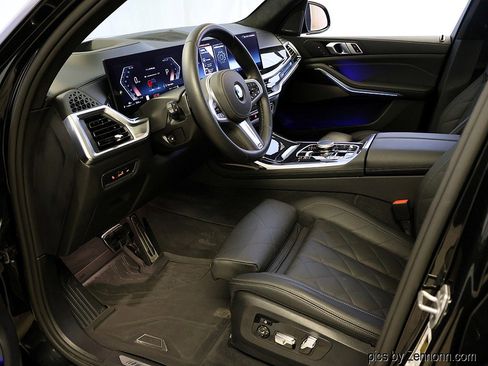 Certified 2025 BMW X7 xDrive40i w/ M Sport Package image 11