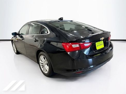 Used 2017 Chevrolet Malibu LT FWD image 7