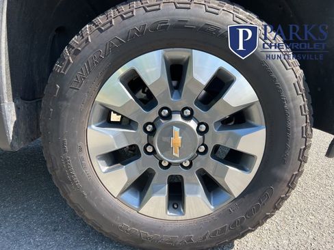 Used 2025 Chevrolet Silverado 2500 Custom w/ Custom Value Package image 11