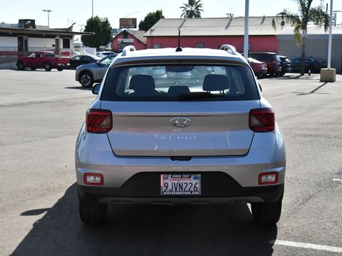 Used 2023 Hyundai Venue SEL w/ Cargo Package image 7