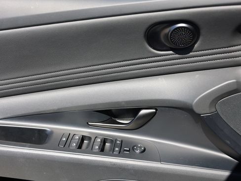 Used 2025 Hyundai Elantra Sport FWD image 29
