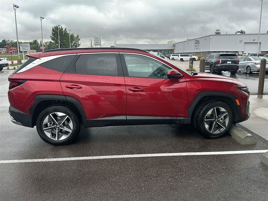 Certified 2025 Hyundai Tucson SEL AWD/4WD image 6