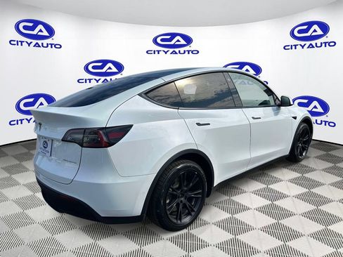 Used 2021 Tesla Model Y Long Range AWD/4WD image 3