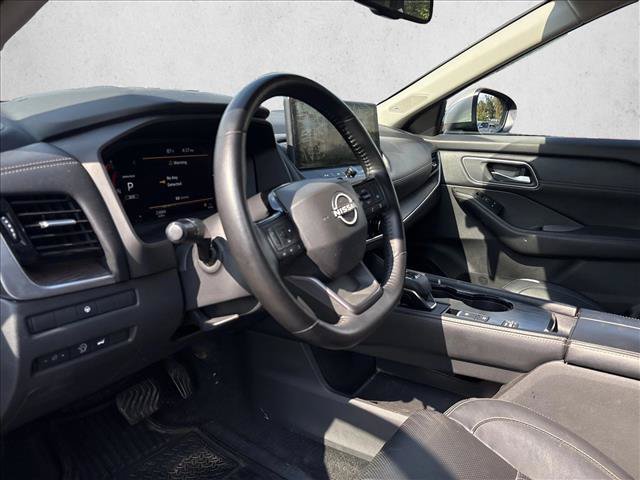 Used 2025 Nissan Rogue Platinum FWD image 9
