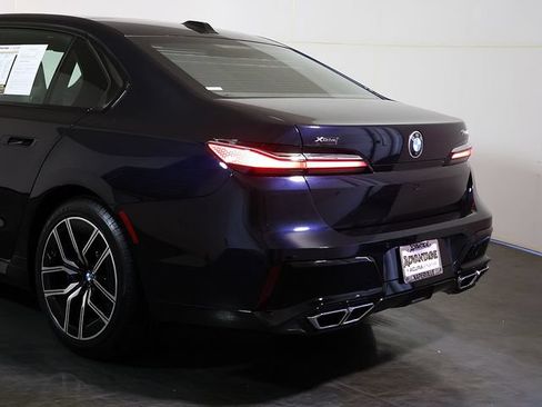 Used 2023 BMW 760i xDrive AWD/4WD image 11