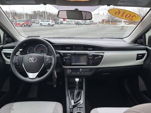 Used 2016 Toyota Corolla LE image 21